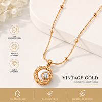 Collier Pendentif Luxe Tendance Chrétien Vintage Plaqué Or 18K Nacre Acier Inoxydable 316 Zircon Maillons Ajustables Femme