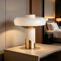Lampe de table personnalisée pour hôtel, salon, hall d'entrée et décoration de chambre à coucher, style nordique postmoderne minimaliste, mobilier doux