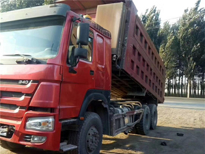 Camion benne HOWO rouge, poids lourd, avec moteur Weichai 340, faible nombre d'heures de fonctionnement, Euro 5, année 2024, 8x4 - Product Image 5