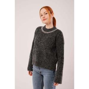 Pull en maille anthracite doux pour femme, manches longues, anti-boulochage, style décontracté, vente en gros - Product Image 4