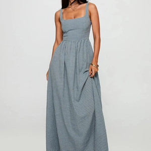 Robe longue décontractée vintage bleue à carreaux gingham, col carré, sans manches, taille ajustée, évasée, avec poches, style rétro, pour l'été - Product Image 1