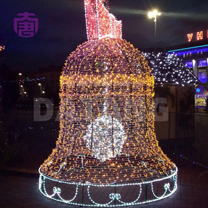 Lumières LED à motif cloche de Noël, directement de l'usine, étanches IP65, avec structure en fer, pour décoration extérieure de place commerciale - Product Image 2
