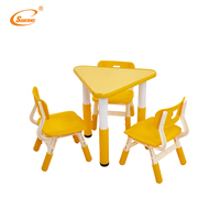 Ensemble Table et Chaises Triangulaires Ajustables en Alliage d'Aluminium Moderne avec Plateau ABS Coloré – Mobilier Scolaire pour Enfants et Salons – Vente en Gros