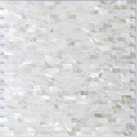 Carreaux muraux en mosaïque autocollants en nacre naturelle blanche brillante de 2 mm d'épaisseur, design moderne, style parquet brique 12x12 pour intérieur