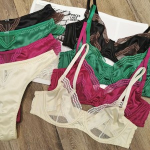 Satijnen patchwork kanten lingerieset met gegolfde mesh beugelbeha en slip - Product Image 4