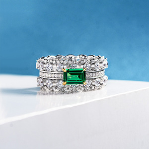 Anello alla Moda a Doppia Fila, Design Minimalista ed Elegante con Pietra Verde, Gioiello da Donna per Uso Quotidiano - Product Image 4