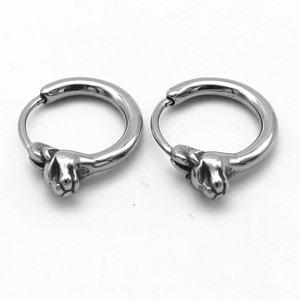 Pendientes Huggie yunnique con diseño de ciervo, joyería de acero inoxidable 316 de titanio, pendientes colgantes de moda unisex - Product Image 1