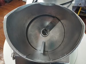 Machine <span class=keywords><strong>à</strong></span> râper le <span class=keywords><strong>fromage</strong></span> mozzarella finement, coupe-<span class=keywords><strong>fromage</strong></span> <span class=keywords><strong>électrique</strong></span> industriel <span class=keywords><strong>de</strong></span> <span class=keywords><strong>table</strong></span> pour fruits et légumes - Product Image 5