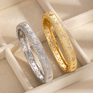 กำไลข้อมือทรงเหลี่ยมสไตล์ยุโรปอเมริกันแบบเรโทร ลายดอกไม้สีทองเงิน ประดับขอบแบบ Bezel ของขวัญสำหรับผู้หญิง เครื่องประดับ - Product Image 4
