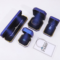 Boîte à bijoux octogonale de luxe avec éclairage LED, faite à la main, avec logo personnalisé, estampage à chaud doré, emballage en cuir et plastique pour bagues et pendentifs