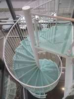 Escalier en colimaçon métallique commercial pour villa, facile à installer, avec rampe en verre, escalier hélicoïdal intérieur