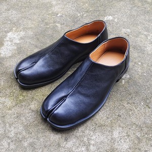 รองเท้าหนังแทบิผู้ชายขายดีประจำปี 2026 ดีไซน์โดดเด่น ระบายอากาศได้ดี หัวรองเท้าทรงเกือกม้า ทันสมัย แยกนิ้วเท้า รองเท้าลำลองหนังแท้ - Product Image 4