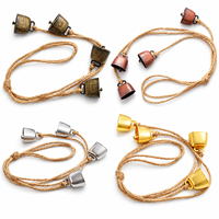 Guirlande de clochettes de sorcière vintage en fer de 56 cm, personnalisée OEM, avec corde en jute, clochettes suspendues pour couronnes de Noël, décoration de porte, mur et maison