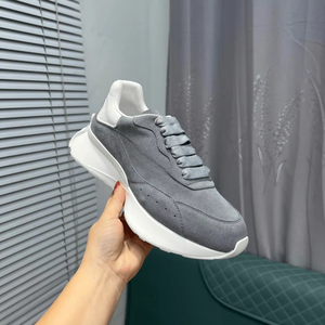 Alexander - Zapatillas Deportivas Unisex de Plataforma con Suela Gruesa y Parte Superior Baja, en Gamuza, con Mc. Calzado Casual con Cordones y Tacón en Contraste para el Día a Día de la Reina - Product Image 1