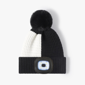 Led Pom <span class=keywords><strong>Beanie</strong></span> Nhà Máy Ấm Đôi Màu Khối Đan Hat Với Ánh Sáng Và Fluffy <span class=keywords><strong>Top</strong></span> Bóng Cho Ngoài Trời Chạy Trống LED <span class=keywords><strong>Beanie</strong></span> - Product Image 3