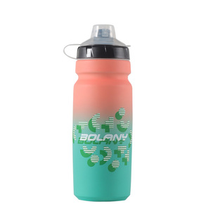 Bouteille d'eau pour vélo 750 ml, légère, pour le sport et le cyclisme, avec design à pression - Product Image 4