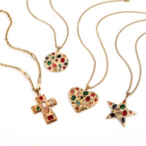 Collana con Ciondolo Versatile da Donna in Acciaio Inossidabile Placcato Oro con Zirconi e Cristalli, Stile Vintage di Alta Gamma - Product Image 1