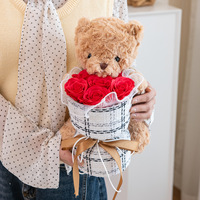 Petit ours en peluche, bouquet de roses éternelles, ours en peluche tenant un bouquet de fleurs, savon exquis en forme d'ours