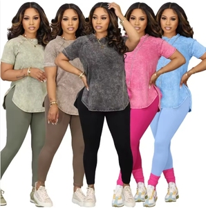 Completo Donna Personalizzato: T-Shirt con Spacco Laterale e Pantaloni Tuta in Maglia Estiva - Product Image 1