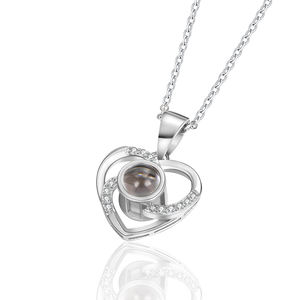 Collana con Proiezione 'Ti Amo' in 100 Lingue per San Valentino, Scatola a Doppia Porta con Rose Conservate e Collana 'Ti Amo' - Product Image 4