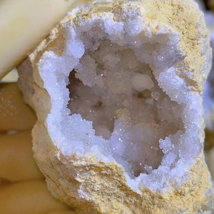 Wholesale Natural Moroccan Crystal Cave Raw Crystal Crystal Clusters and Stone Ornaments