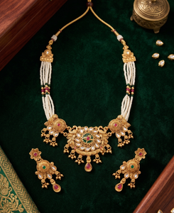 DIVYORO Ensemble de bijoux classique haut de gamme motif cercle grand format en or antique, collier et boucles d'oreilles traditionnels pour femme, idéal pour mariage, fête et festival - Product Image 1