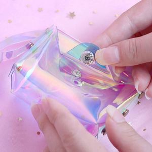 Vente en gros de porte-monnaie en PVC holographique imperméable, élégant et mignon, mini sac à main transparent pour filles - Product Image 4