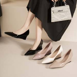 Chaussures compensées pour femmes à bout pointu en cuir verni souple à enfiler style printemps 5222B - Product Image 4
