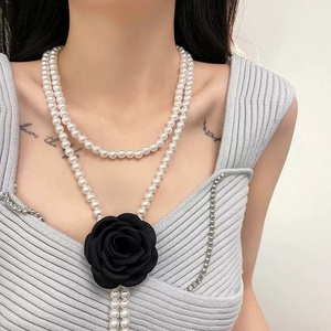 Collar de cadena para mujer con flor de camelia de tela vintage, perlas de imitación y cuentas de aleación, diseño de rosa linda - Product Image 5
