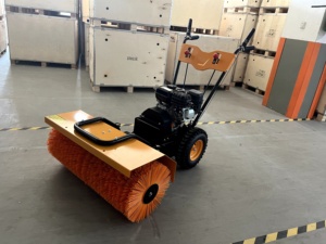 Robot chenillé déneigeur télécommandé haute puissance pour un nettoyage hivernal pratique - Product Image 1