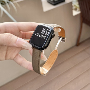 Cinturino di Lusso in Pelle Magnetico Compatibile con <span class=keywords><strong>Apple</strong></span> <span class=keywords><strong>Watch</strong></span> Serie 11 10 9 <span class=keywords><strong>8</strong></span> <span class=keywords><strong>7</strong></span> 6 SE Ultra, Cinturino con Motivo Litchi Testurizzato - Product Image 6