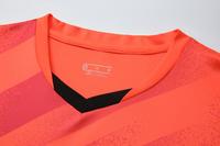 Özel Beyaz Chevron Futbol Forması Şort Takımı Kişiselleştirilmiş Futbol Üniforması Toptan %100 Polyester Isı Transfer Baskılı 220g