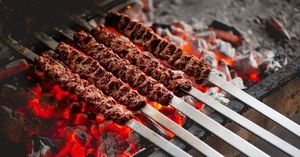 Brochetas para Barbacoa SMK Knives, Profesionales, de Acero Inoxidable de Alta Calidad, con Mangos de Madera, Fáciles de Limpiar, Herramientas Largas para Asar - Product Image 2