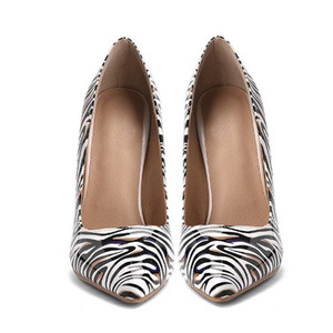 Zapatos de tacón alto de charol con diseño artístico para mujer, estilo stiletto, a juego con colores, talla grande 47, punta fina, para uso diario. - Product Image 3