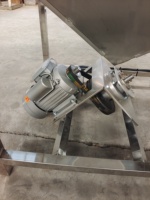 Nouvelle Ligne d'Assemblage de Trémies Carrées Convoyeur à Vis Incliné Semi-Automatique pour Poudres et Particules Capacité 200kg/h 380V Dong Hao