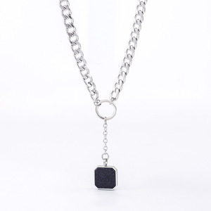 สร้อยคอไทเทเนียมสตีลแบบยูนิเซ็กซ์ จี้รูปหกเหลี่ยมทรงเรขาคณิต ดีไซน์เรียบง่าย สีเงิน เหมาะสำหรับใส่ทุกวัน - Product Image 2