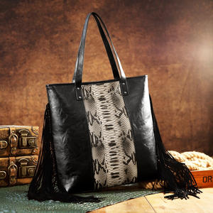 Nouveau sac à main pour femme de style rétro européen américain avec franges, design en peau de serpent - Product Image 6