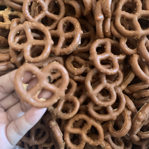Galletas de Soda con Mariposas Artificiales, Modelo de Serpiente, Galletas Falsas, Mini Pretzels, Accesorios para Decoración DIY, Postres, Alimentos Artificiales Salados y Alcalinos - Product Image 4