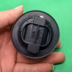 Tapa de aceite del motor Mercedes-Benz A0000101685 de nailon para coches de las clases B, C, E, CL, A, M y GLB - Product Image 2