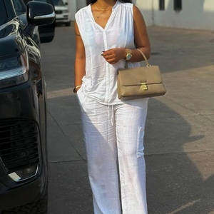 เสื้อแขนกุดคอวีสีพื้นสำหรับผู้หญิงและกางเกงลำลองเอวสูง ชุดแฟชั่นแอฟริกัน 2 ชิ้น - Product Image 4