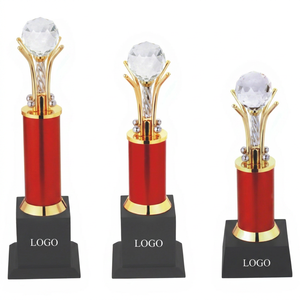 Trofeo de metal grande de alta calidad para grandes torneos deportivos. Trofeo de reconocimiento de metal duradero con base estable. - Product Image 1