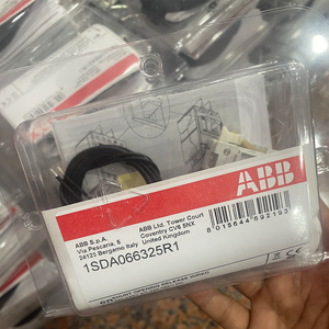 เบรกเกอร์วงจรแบบหล่อขึ้นรูปใหม่ รุ่น Original พร้อมระบบป้องกันแรงดันตก Tripper Mccb Sor-c Xt1..xt4 F/p 220-240vac-220-250vdc 1sda066325r1 - Product Image 3