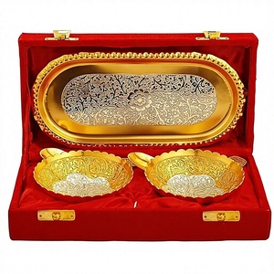 Paquete de Regalo de Tazón y Bandeja Dorados Tradicionales Bohemios para Diwali - Product Image 1