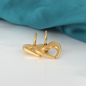 Pendientes de aro con forma de corazón hueco y tono dorado de 18 quilates para mujer, joyería de moda para fiesta - Product Image 4