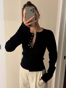 <span class=keywords><strong>Cardigan</strong></span> da Donna in Maglia con Scollo all'Americana e Bottoni Nascosti, Design Elegante Stile Classico Francese, Motivo Floreale in Pizzo, Collezione Autunno 2026 - Product Image 3