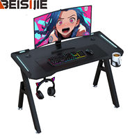 Bureau de jeu pour ordinateur Wquantum moderne en bois avec surface en mélamine, éclairage RVB, porte-gobelet et crochet pour casque