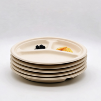 Assiettes en bagasse compostables résistantes à l'huile de 9 pouces à 3 compartiments avec logo personnalisé pour la restauration, le camping et les repas scolaires