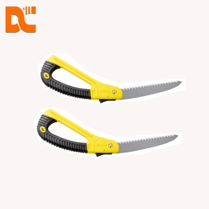 Scie à élaguer pliable portable avec poignée en D, dents triplement affûtées, légère, pour les branches d'arbres et les projets de menuiserie - Product Image 2