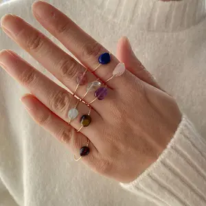 Cincin Perhiasan Indah Cincin Batu Kristal Alami Tak Beraturan Wanita Cincin Batu Alam Warna-warni Gaya Sederhana untuk Hadiah Liburan Anak Perempuan