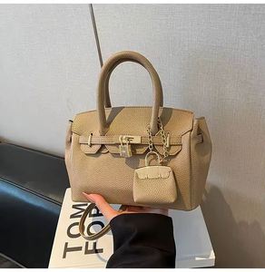 Large-capacity Universal Felt Handbag with Soft and Waterproof Zipper Customizable LOGO Printed Felt Shopping <b>Bag</b> - Product Image 6